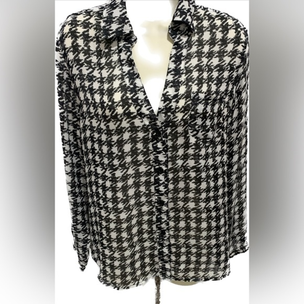 Larsen Gray Long Sleeve Button Down Blouse Women’s Size Med Hounds‎ Tooth